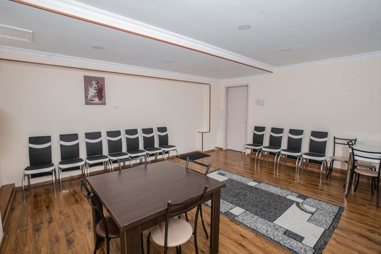 Telav Holl Hotel Telavi Luaran gambar