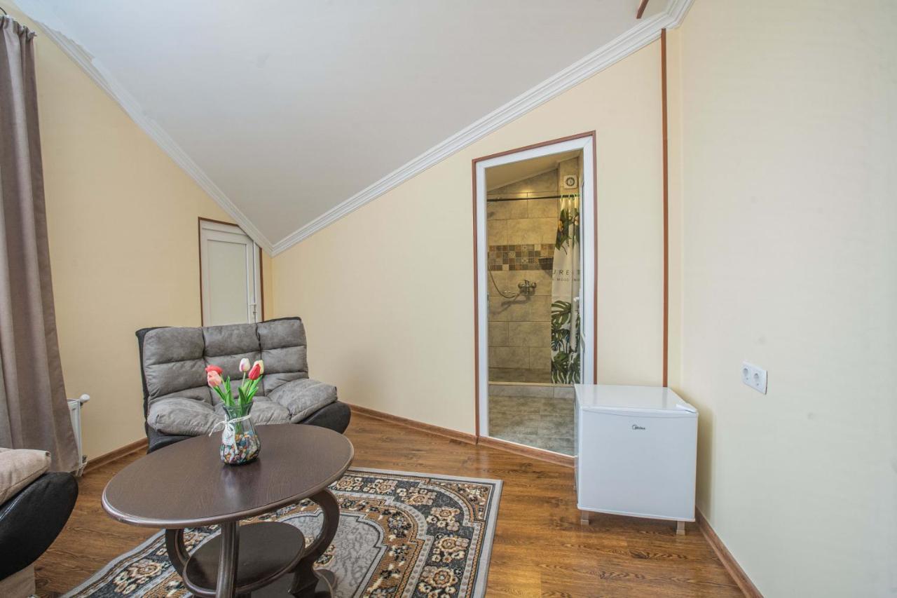 Telav Holl Hotel Telavi Luaran gambar