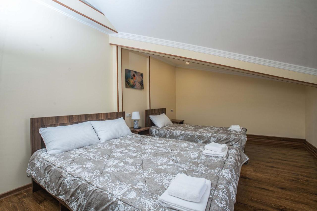 Telav Holl Hotel Telavi Luaran gambar