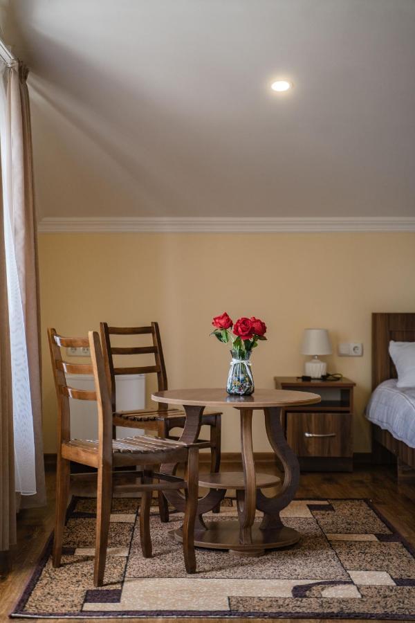 Telav Holl Hotel Telavi Luaran gambar