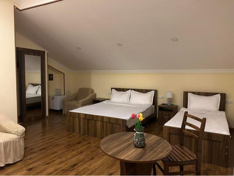 Telav Holl Hotel Telavi Luaran gambar